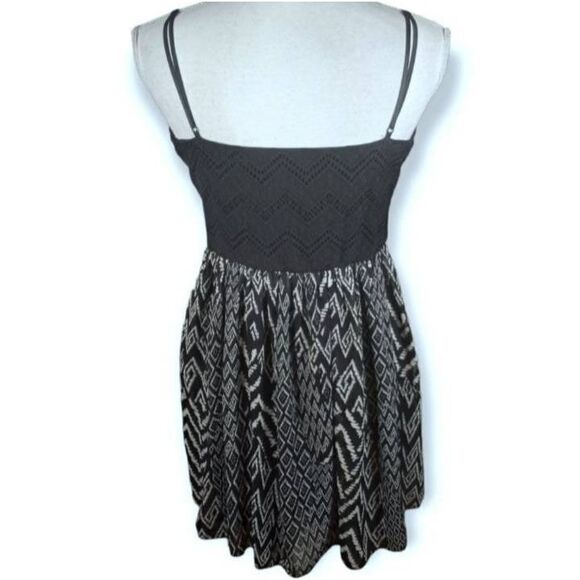 TRIXXI BLACK CROCHET & BLACK & WHITE CHEVERON PRINT DRESS SZ.L EUC. - Picture 5 of 7